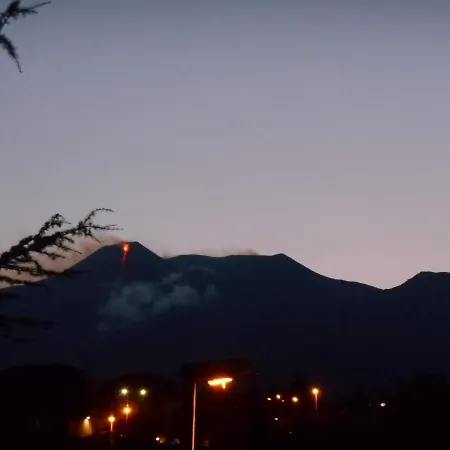 Al Villino Sunrise In Con Piscina Ed Idromassaggio Sant'Alfio